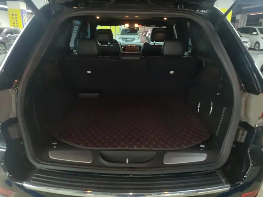 Jeep Grand Cherokee (Import) — миниатюра 4