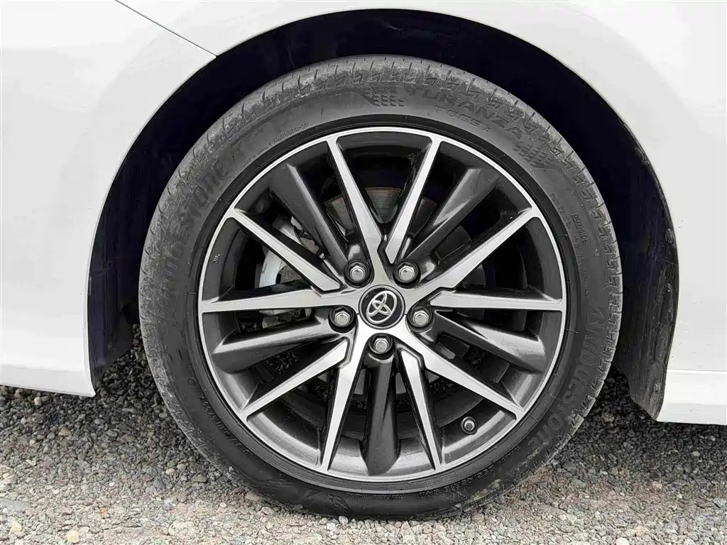 Toyota Camry — миниатюра 14