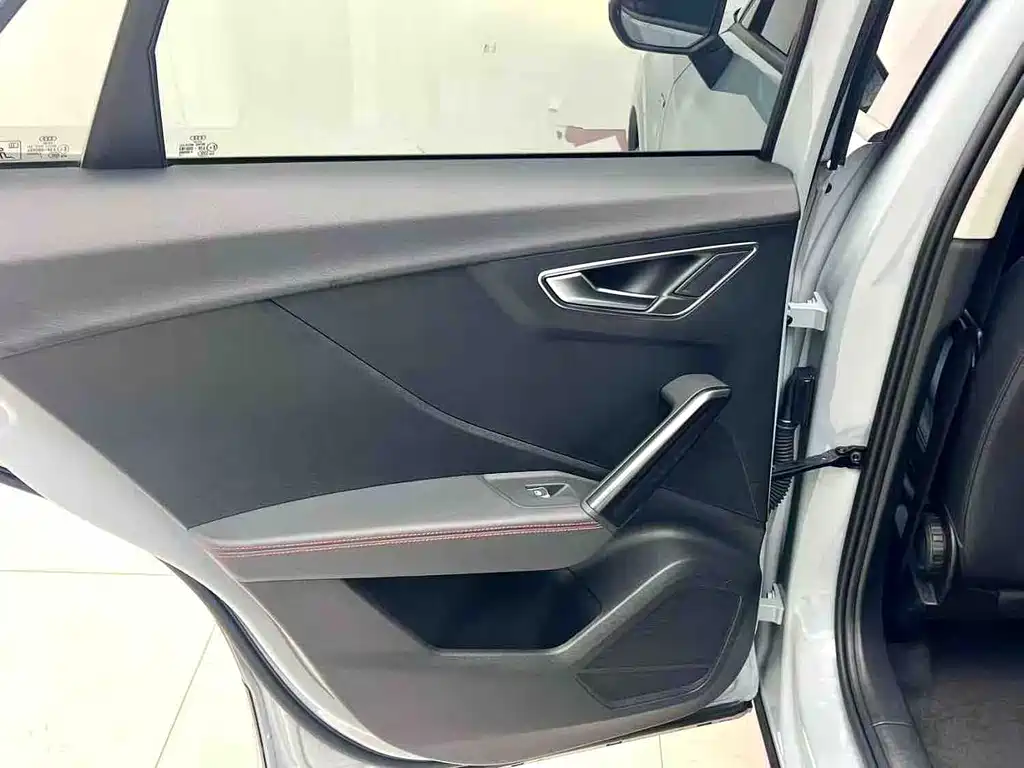 Audi Q2L — миниатюра 3