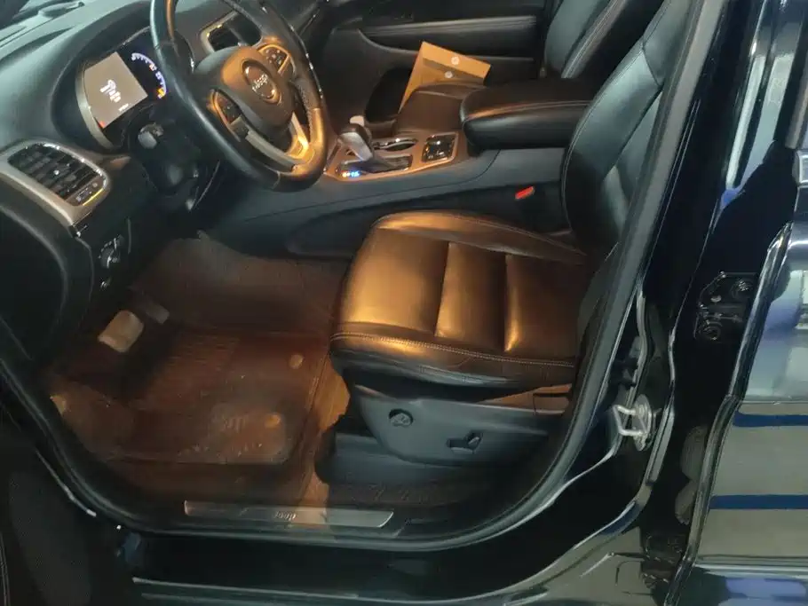 Jeep Grand Cherokee (Import) — миниатюра 9