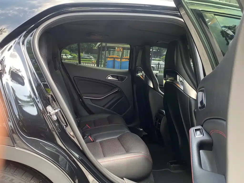 Mercedes-Benz GLA AMG Facelift AMG GLA 45 4MATIC, фото 16