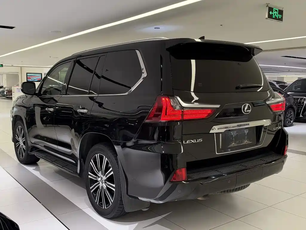 Lexus LX — миниатюра 9