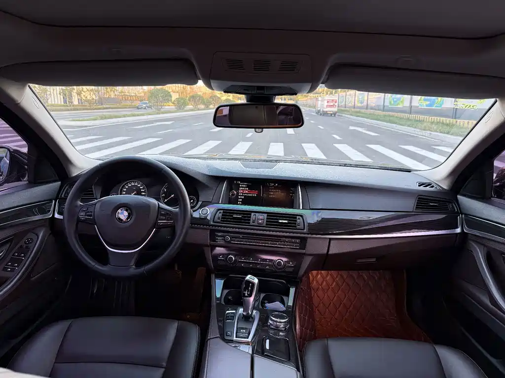 BMW 5 Series — миниатюра 16