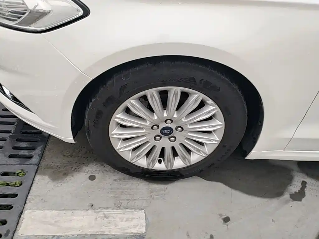 Ford Mondeo — миниатюра 23