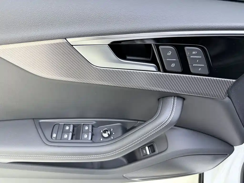 Audi A4L 2023 — фото 14