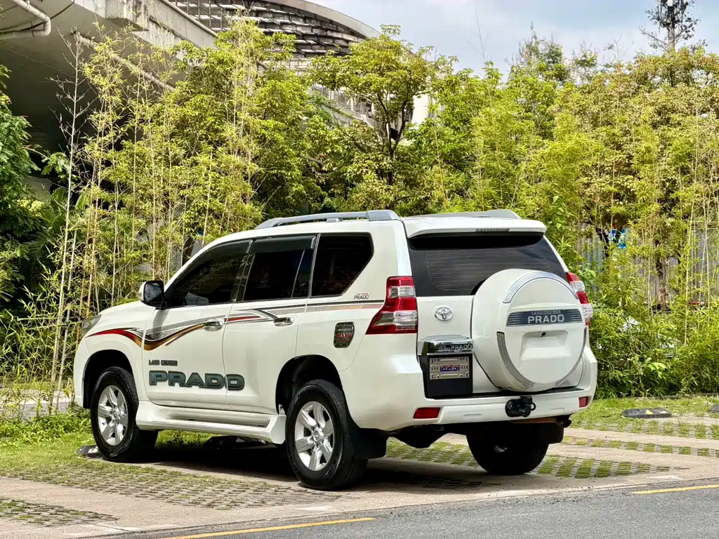 Toyota Land Cruiser Prado 2016 2.7L 7 мест