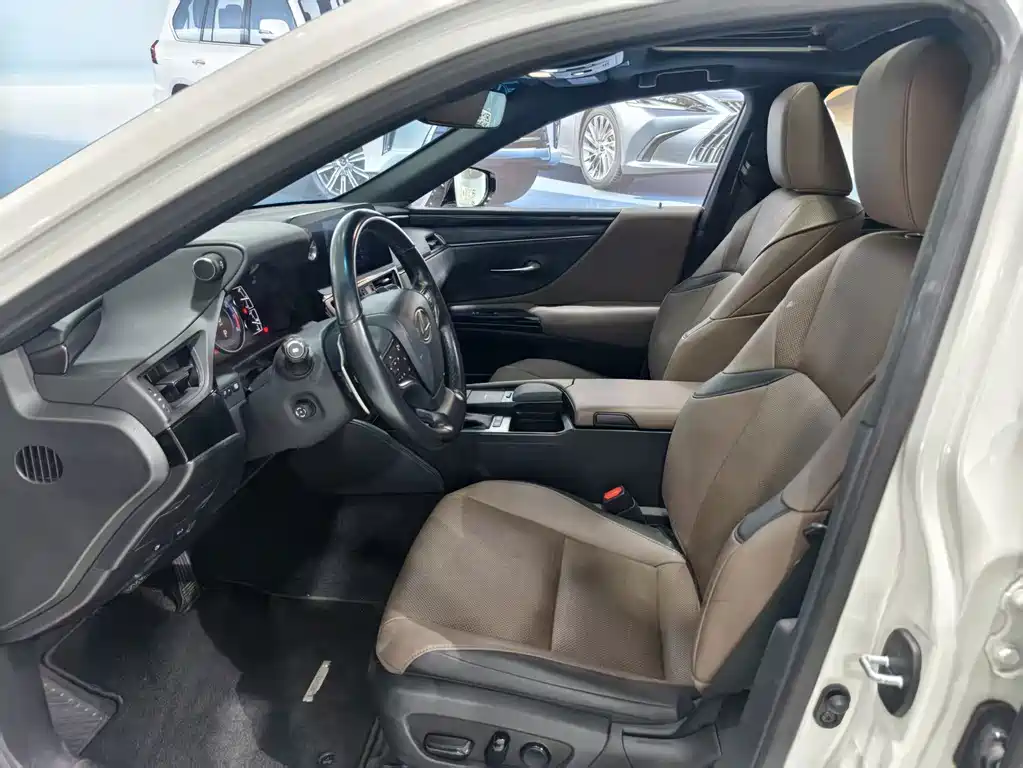 Lexus ES — миниатюра 5