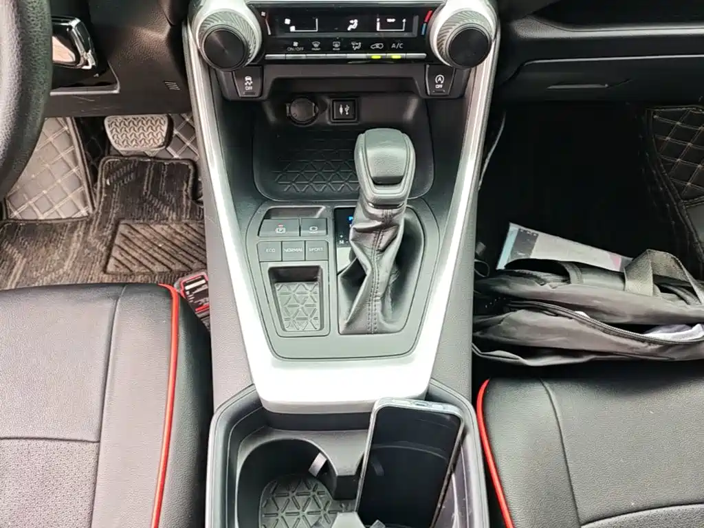 Toyota RAV4 — миниатюра 14