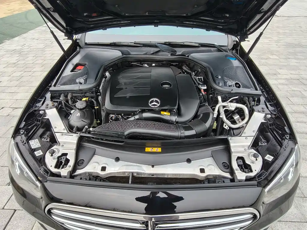 Mercedes-Benz E-Class — миниатюра 16