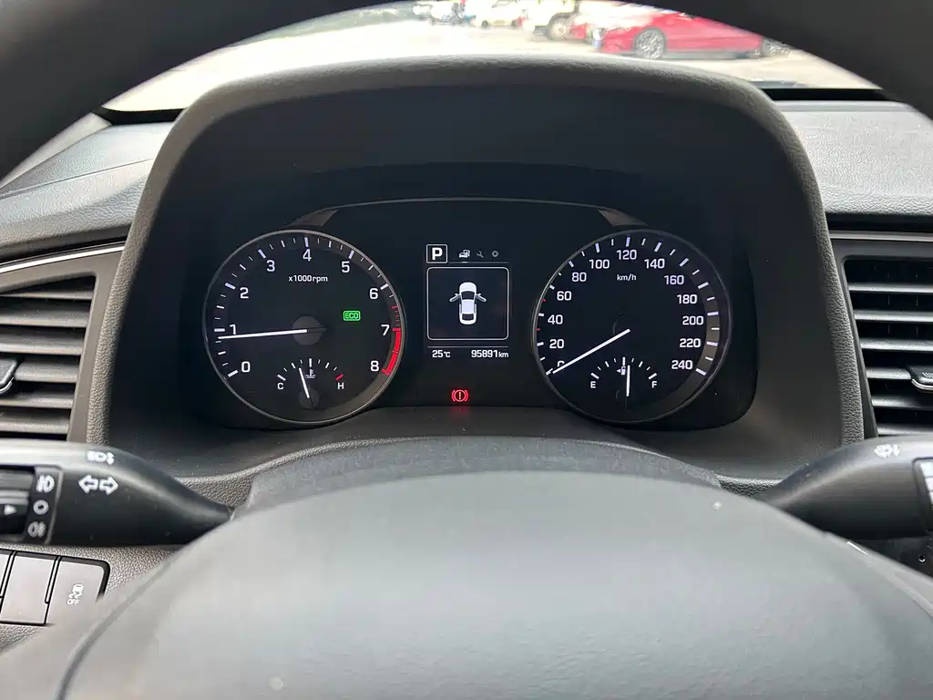 Hyundai Elantra — миниатюра 16