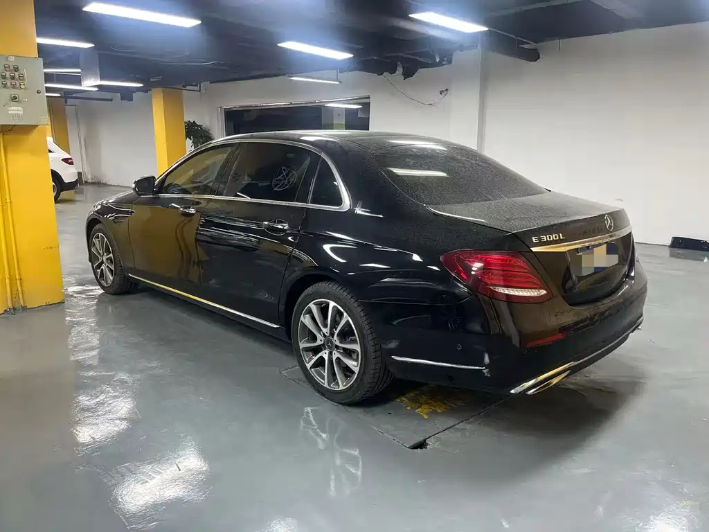 Mercedes-Benz E-Class — миниатюра 7