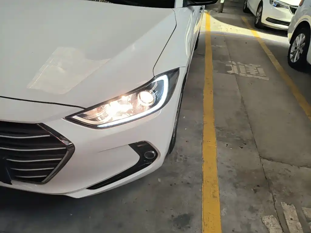 Hyundai Elantra — миниатюра 24