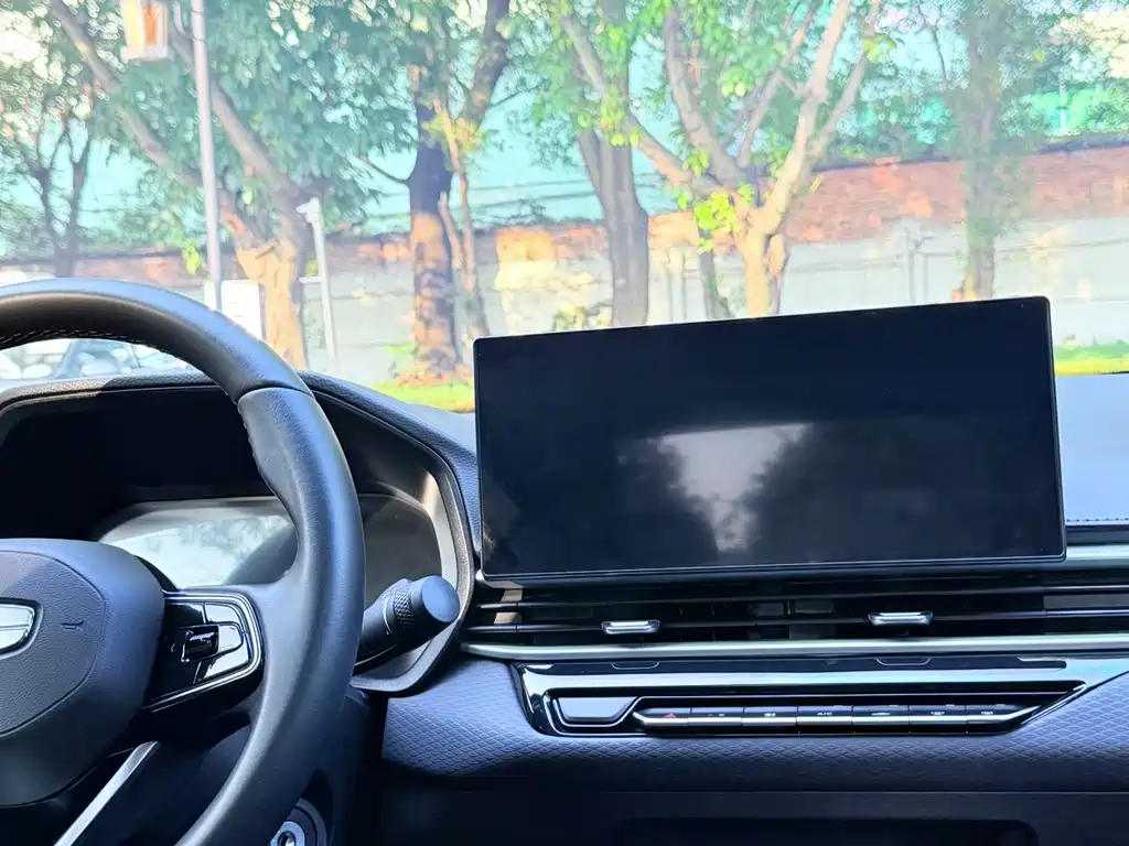Geely Emgrand — миниатюра 12