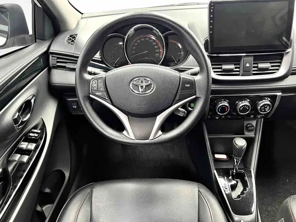 Toyota Yaris L — миниатюра 10