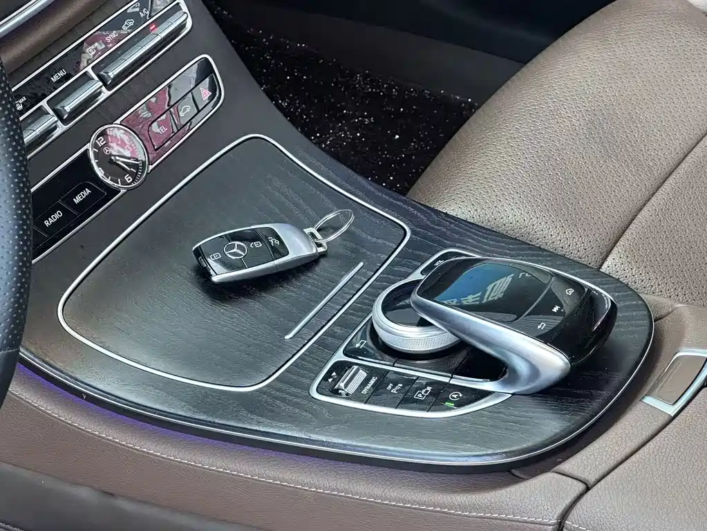 Mercedes-Benz E-Class — миниатюра 6