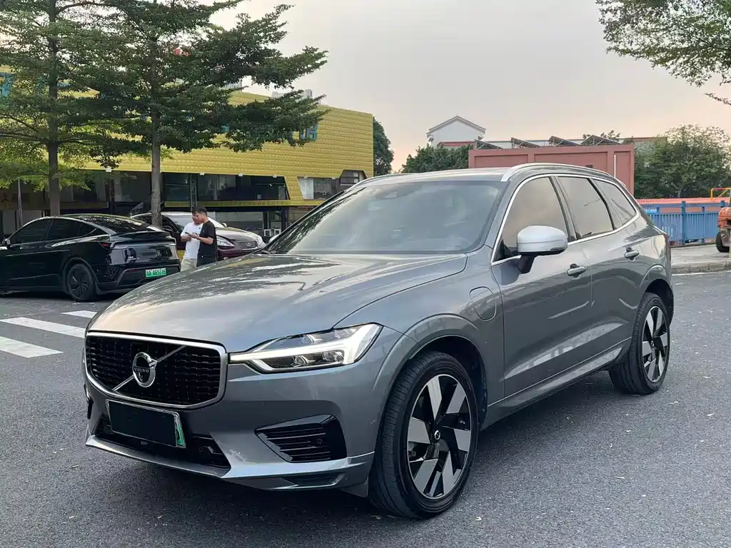 Volvo XC60 PHEV — миниатюра 2