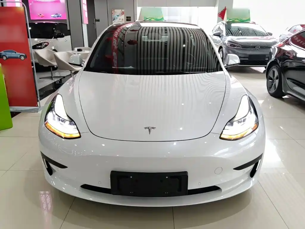 Tesla Model 3 — миниатюра 3