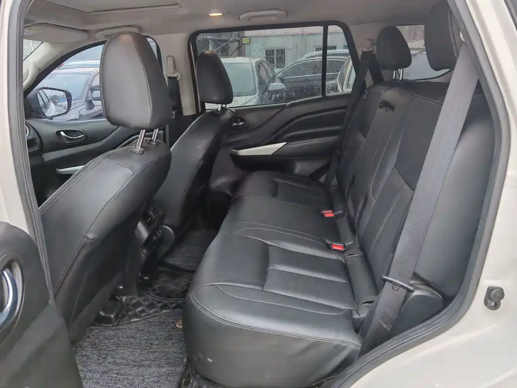 Nissan Terra — миниатюра 6