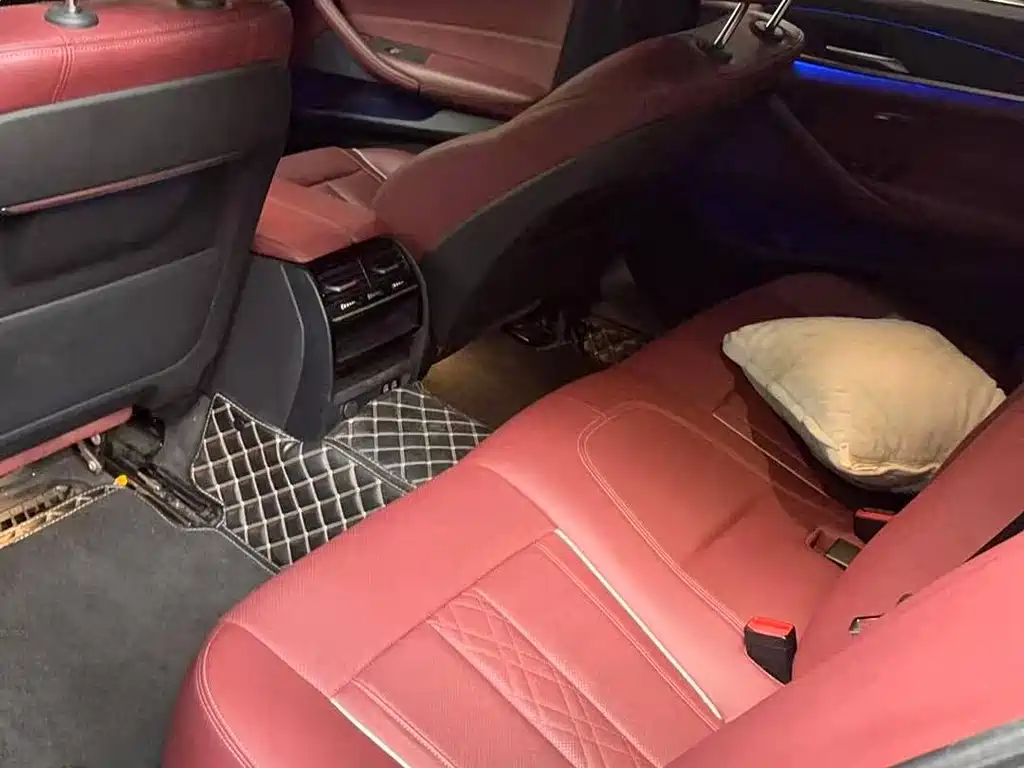 BMW 5 Series — миниатюра 8