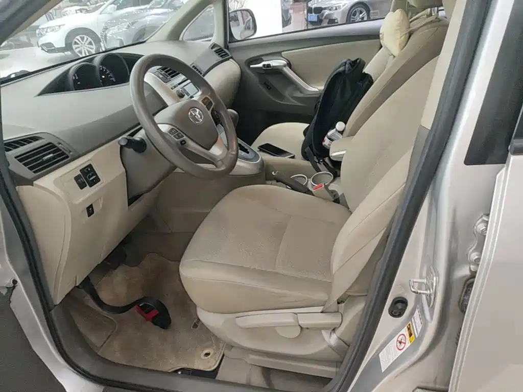 Toyota Verso — миниатюра 15