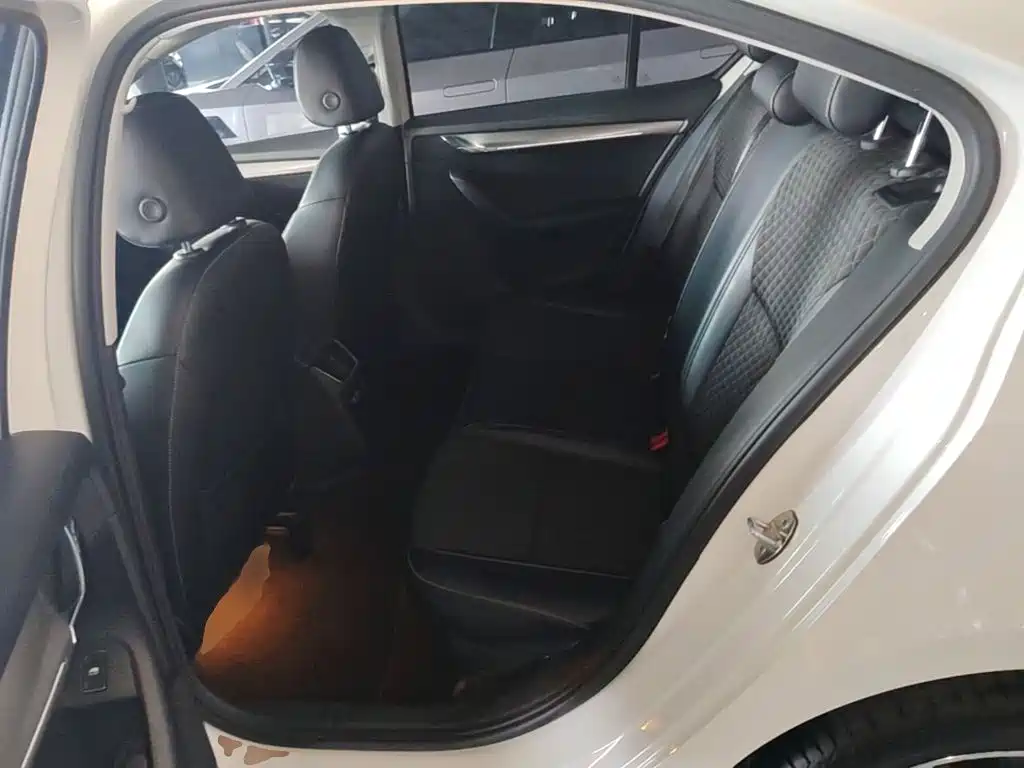 Skoda Octavia — миниатюра 17