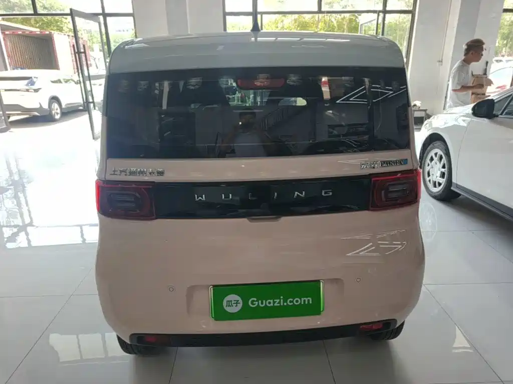 Wuling MINIEV — миниатюра 6