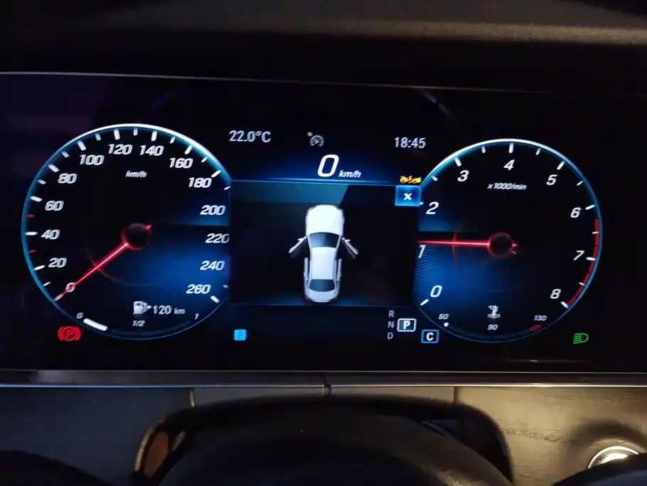 Mercedes-Benz E-Class — миниатюра 14