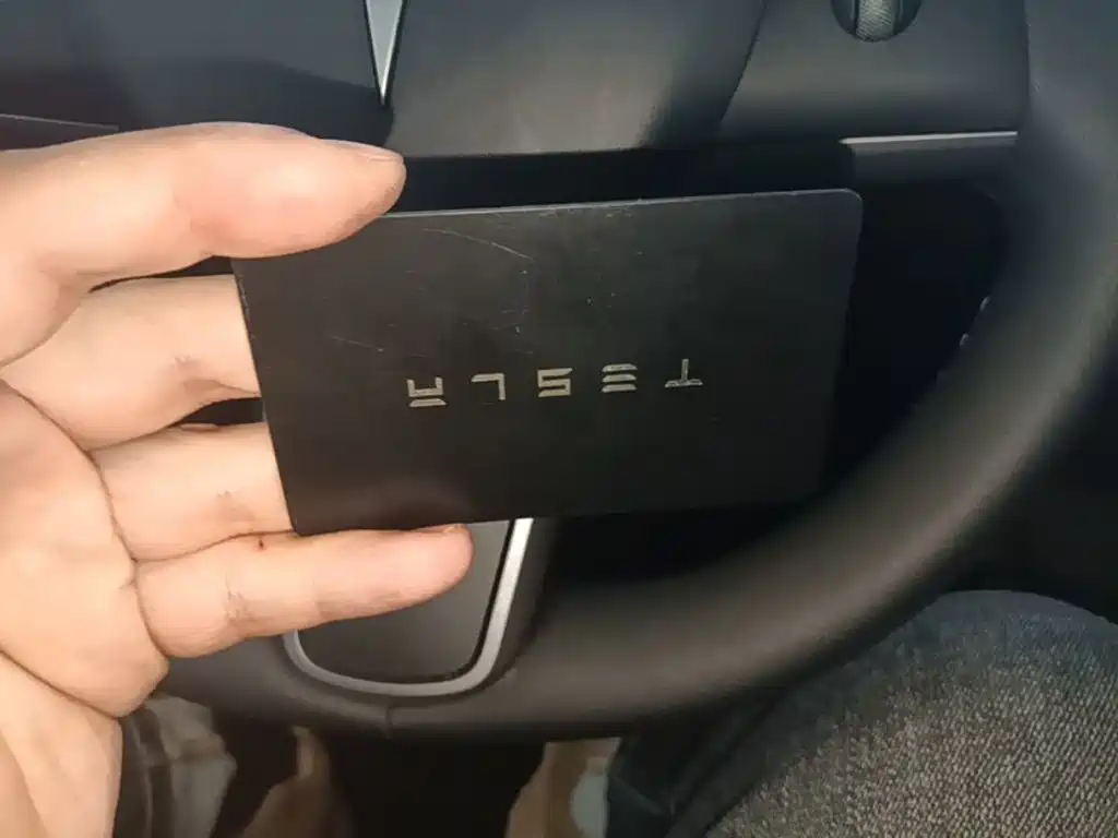 Tesla Model 3 — миниатюра 9