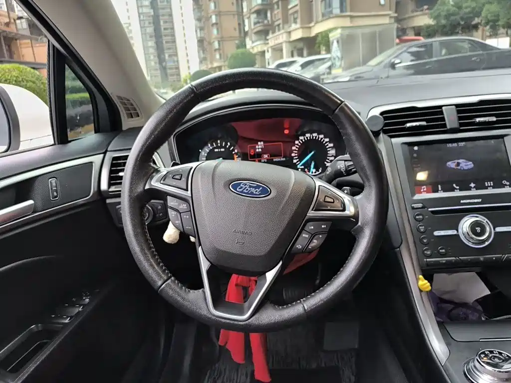 Ford Mondeo — миниатюра 6
