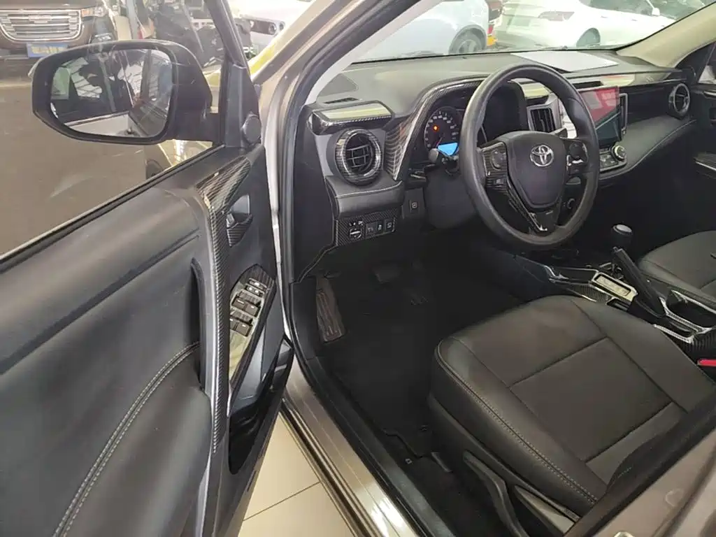Toyota RAV4 — миниатюра 16