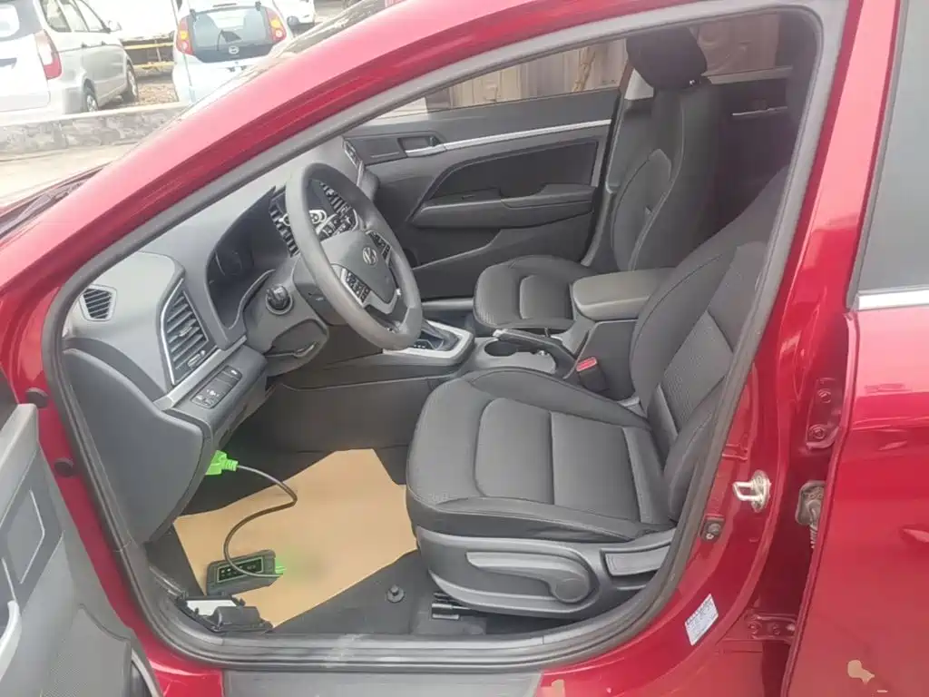 Hyundai Elantra — миниатюра 15