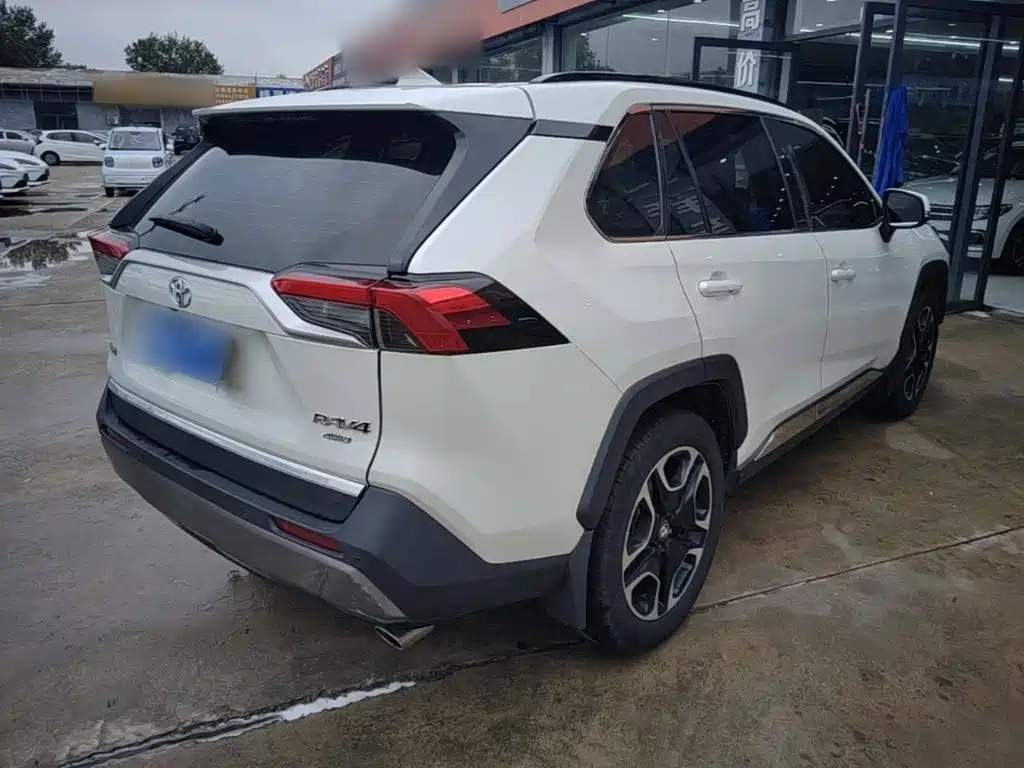 Toyota RAV4 — миниатюра 7