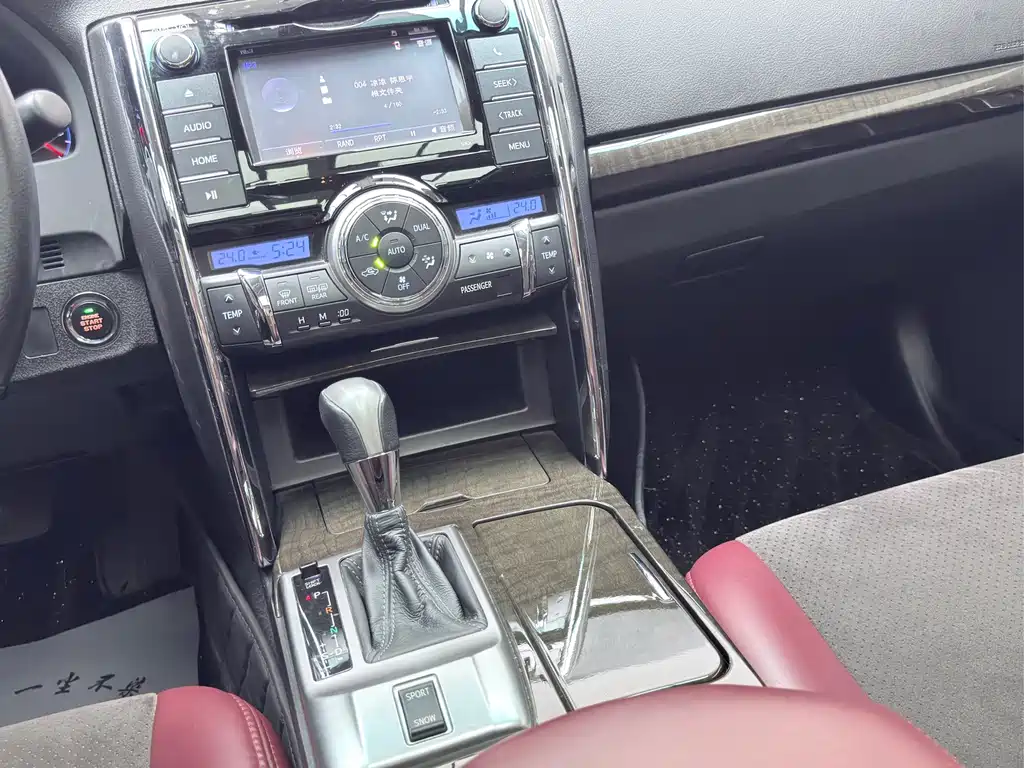 Toyota Reiz — миниатюра 7