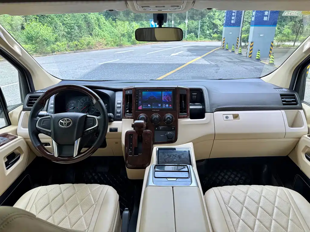 Toyota Hiace — миниатюра 13