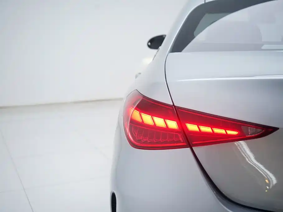 Mercedes-Benz C-Class — миниатюра 13