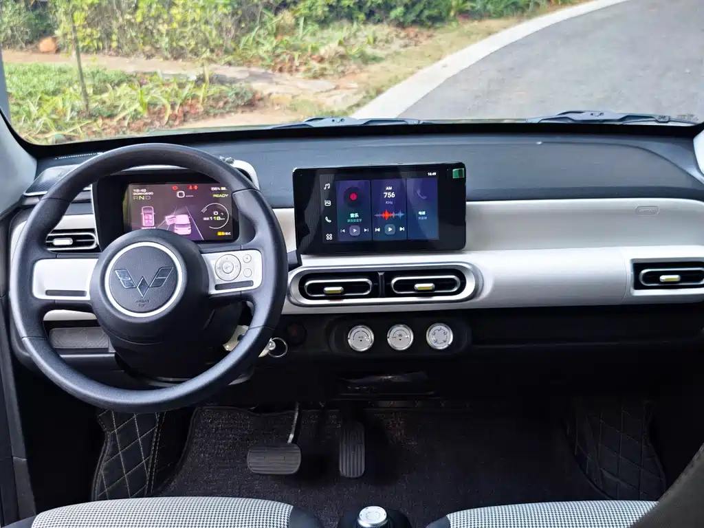 Wuling MINIEV — миниатюра 11