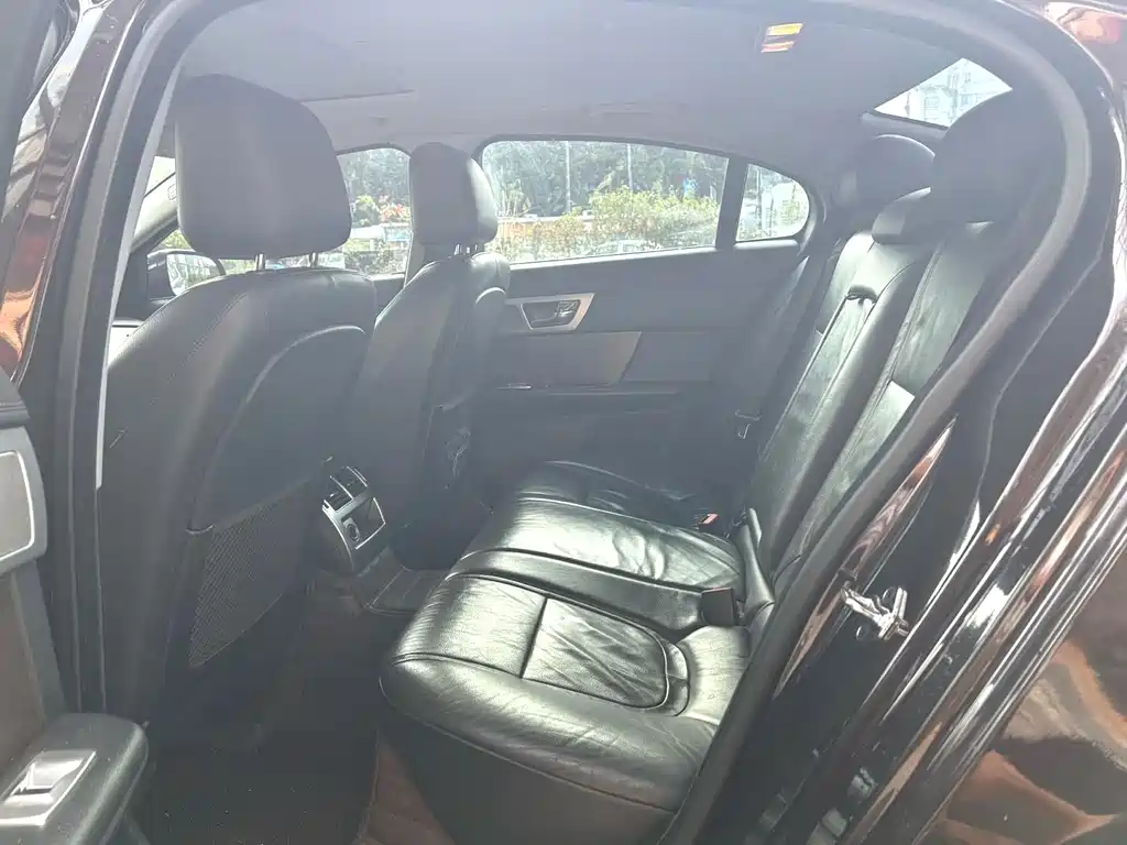 Jaguar XF — миниатюра 7