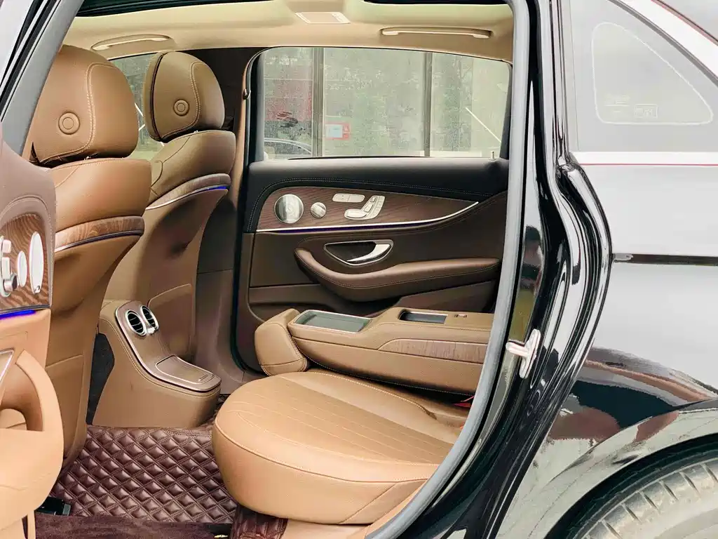 Mercedes-Benz E-Class — миниатюра 12