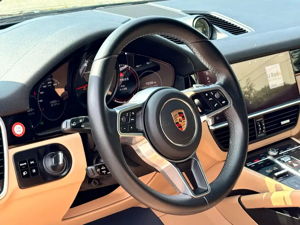 Porsche Cayenne — миниатюра 9