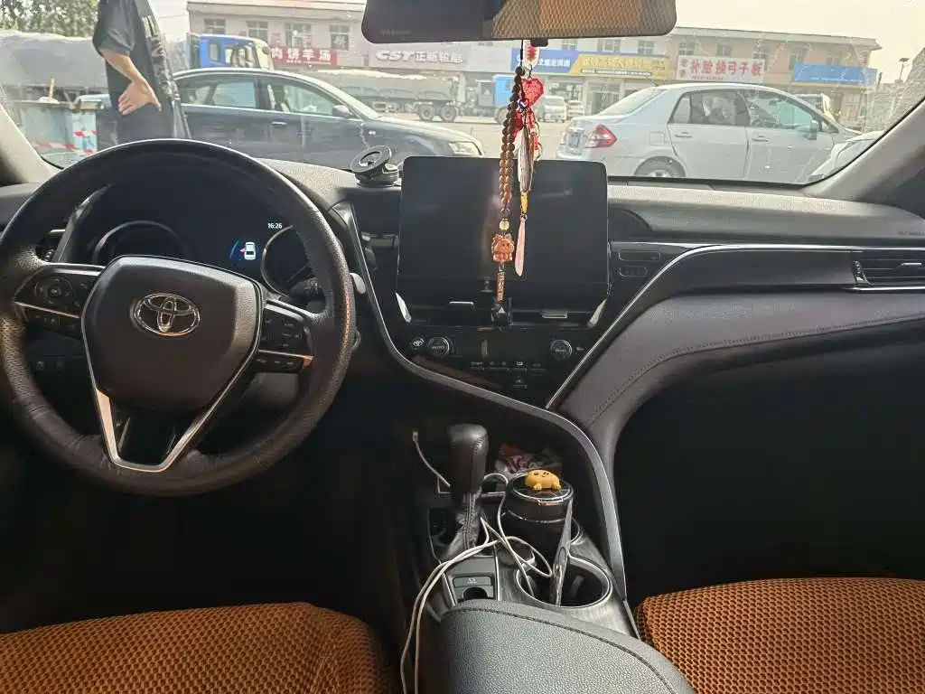 Toyota Camry — миниатюра 8