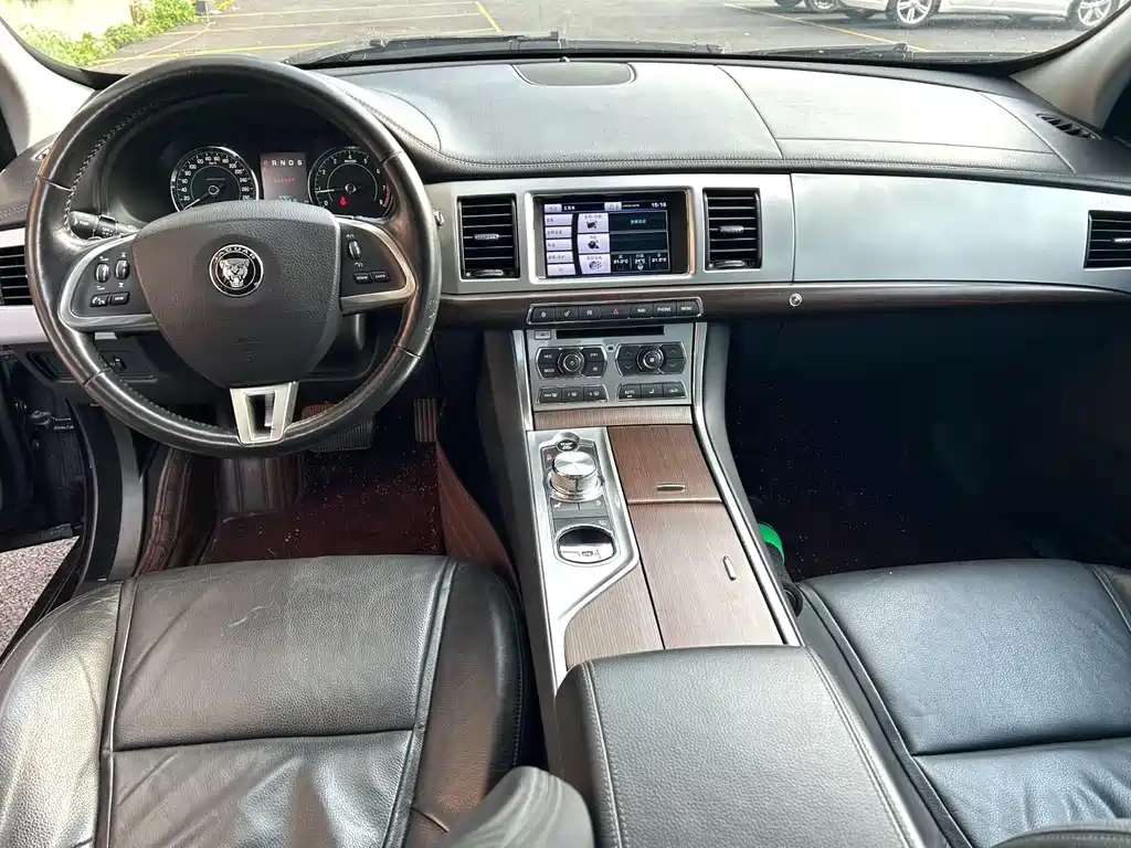 Jaguar XF — миниатюра 8
