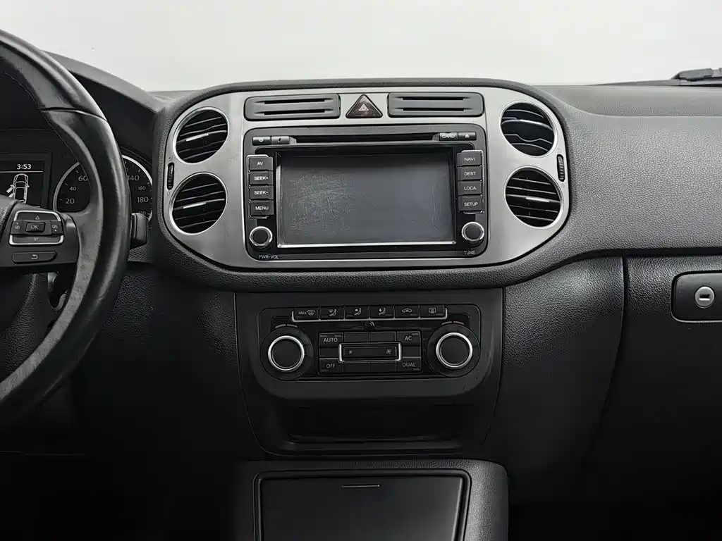 Volkswagen Tiguan — миниатюра 12