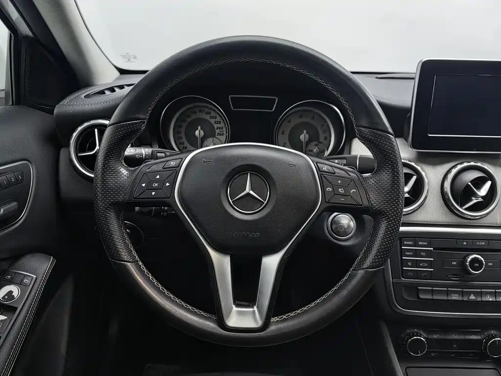 Mercedes-Benz GLA — миниатюра 11
