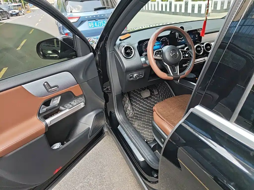 Mercedes-Benz GLB — миниатюра 12