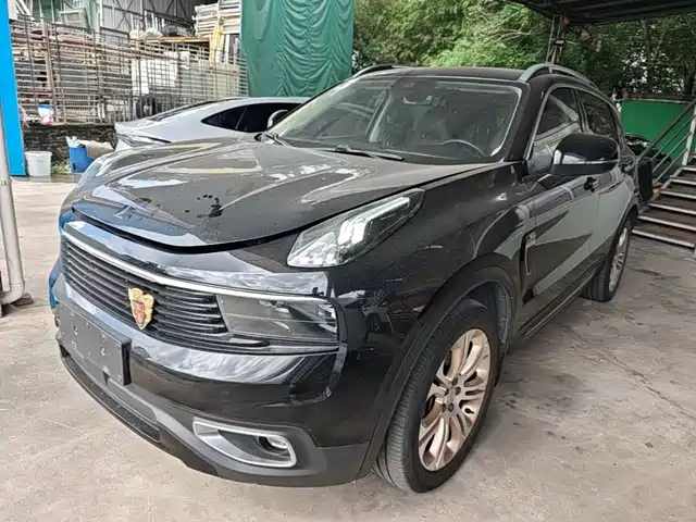 2018 Lynk & Co 01