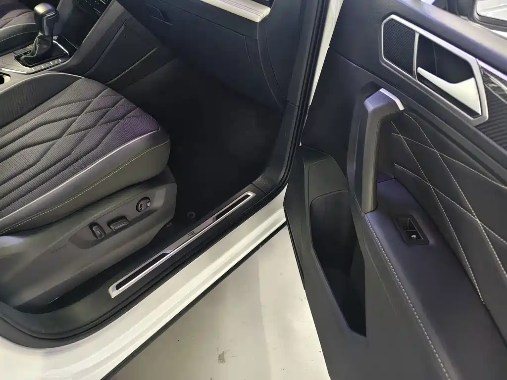 Volkswagen Tiguan L — миниатюра 10