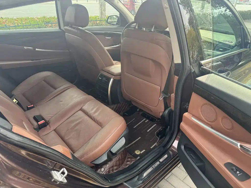 BMW 5 Series GT — миниатюра 11