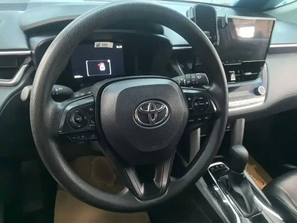 Toyota Corolla Cross — миниатюра 11