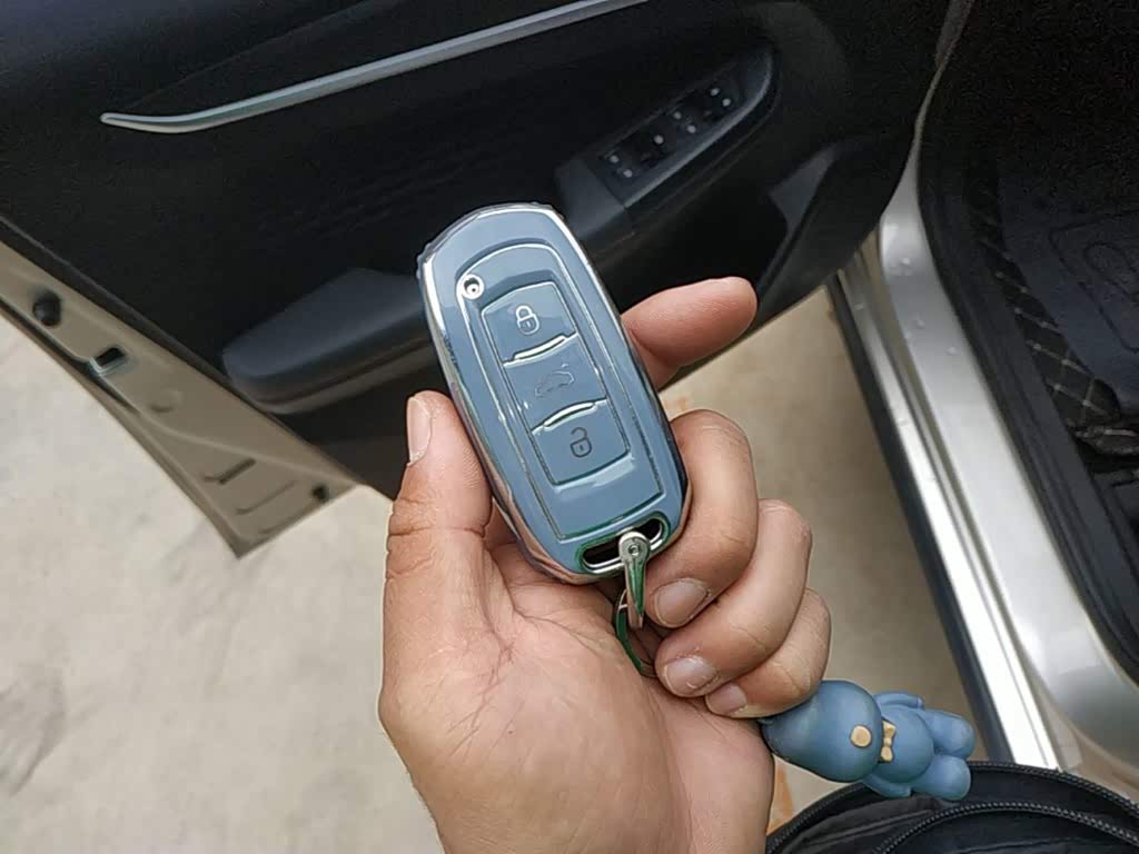 Geely Vision X3 1.5 л 2022 г. шампань/коричневый, пробег 13500 км