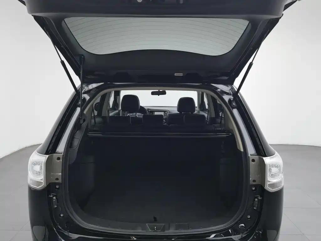 Mitsubishi Outlander (Import) — миниатюра 16